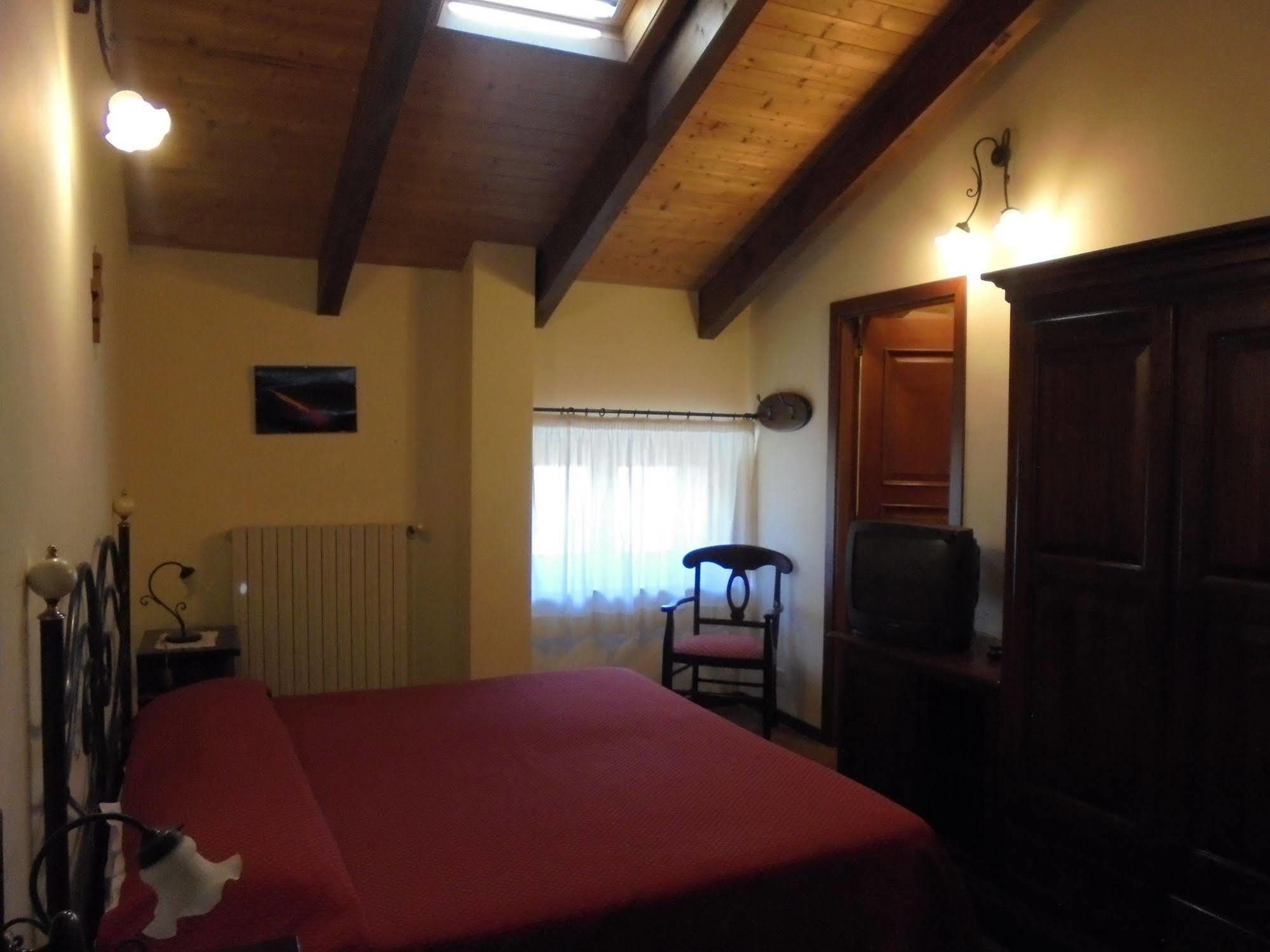 Ai Vecchi Crateri Hostal SantʼAlfio Exterior foto